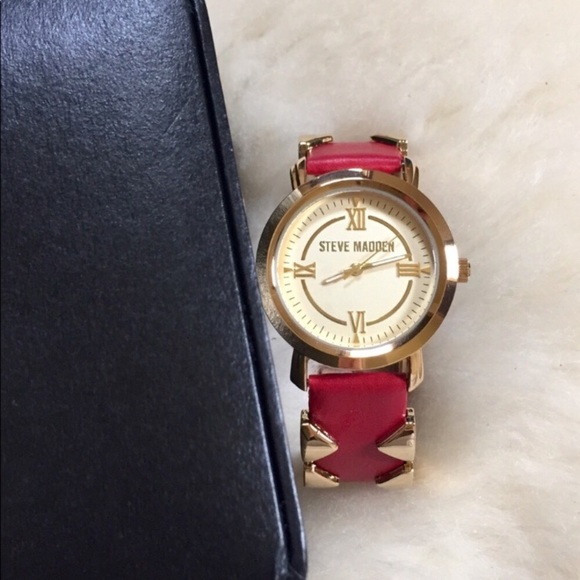Steve Madden Arrow Design Red Leather Strap Watch - Picture 3 of 8